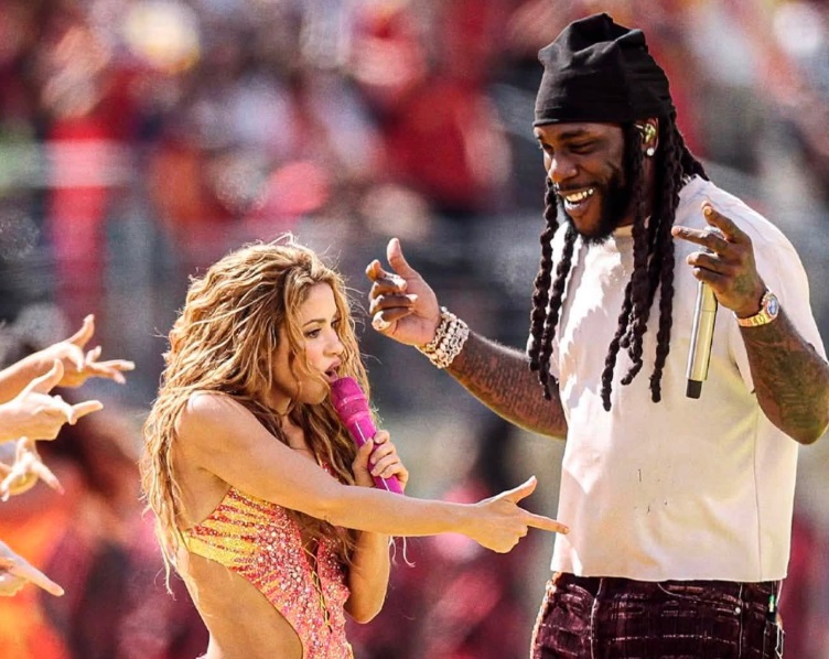 /images/noticias/Burna-Boy-faz-historia-no-primeiro-halftime-show.jpg